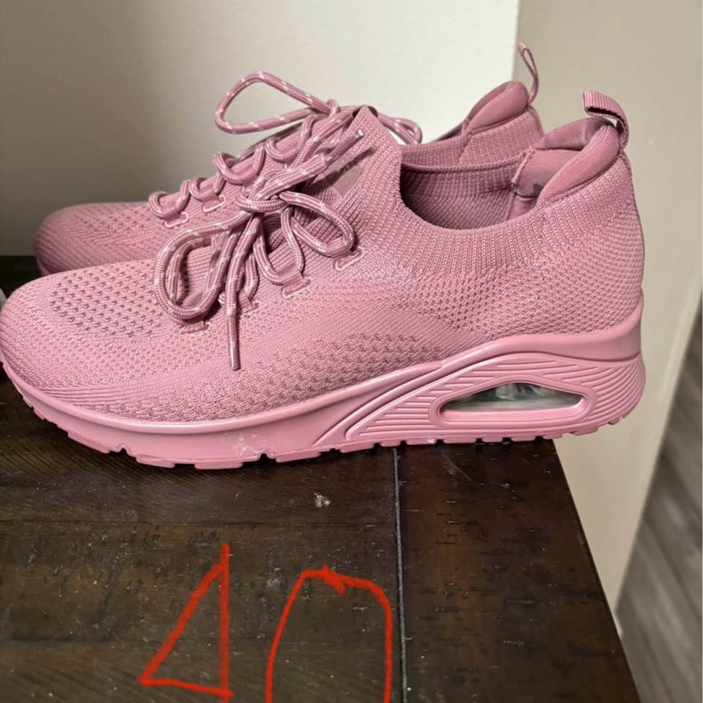 Skechers Women's Pink Knit Sneakers